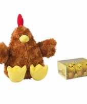 Pluche bruine kippen hanen knuffel van 23 cm met 6x stuks mini kuikentjes 3 5 cm 10306356